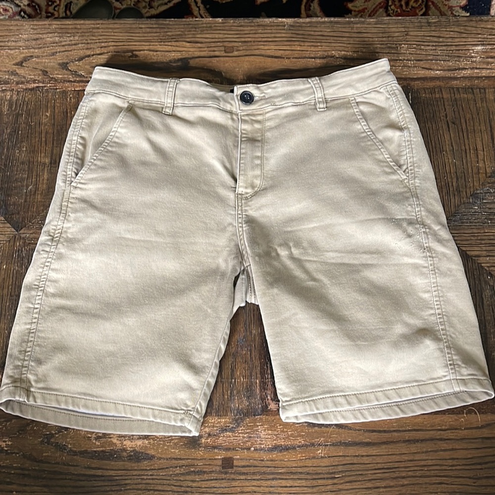 Men’s Khaki Shorts (34” Waist x 8” Inseam)